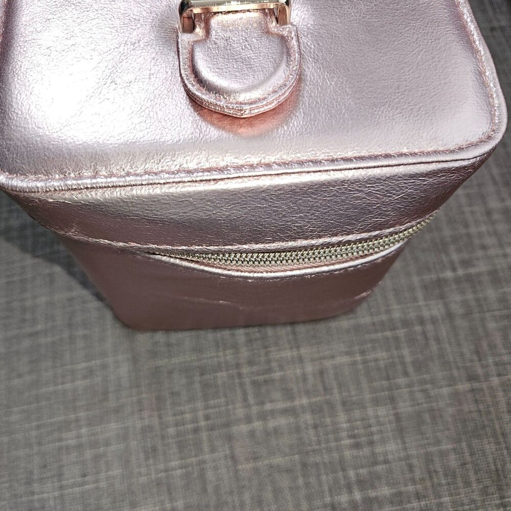LANCOME Metallic Pink Makeup Case With Idole Eyeshadow Pallet and Makeup Remover - Picture 3 of 8